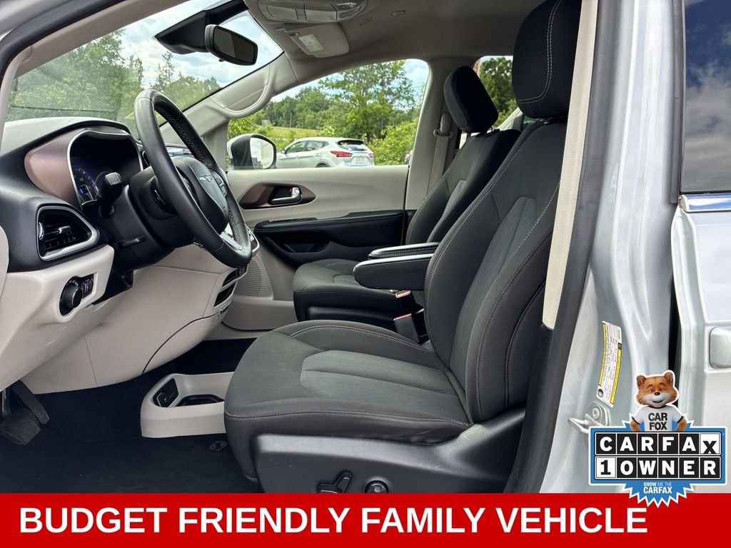 Used 2023 Silver Chrysler LX image 25