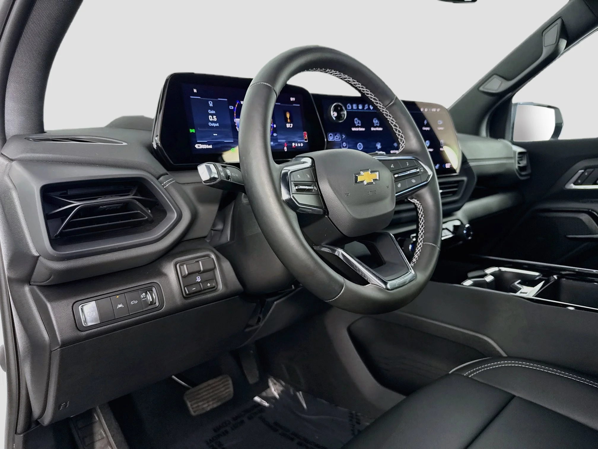 Used 2026 Summit White Chevrolet LT - Extended Range image 11