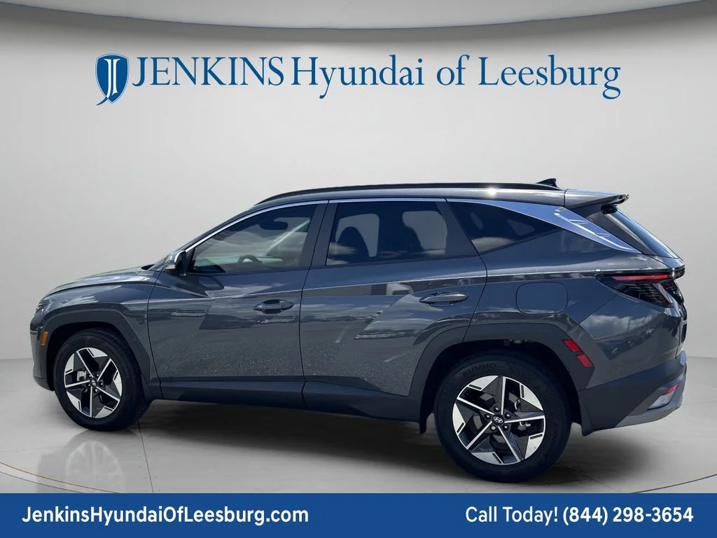 Used 2025 Gray Hyundai SEL Convenience image 8