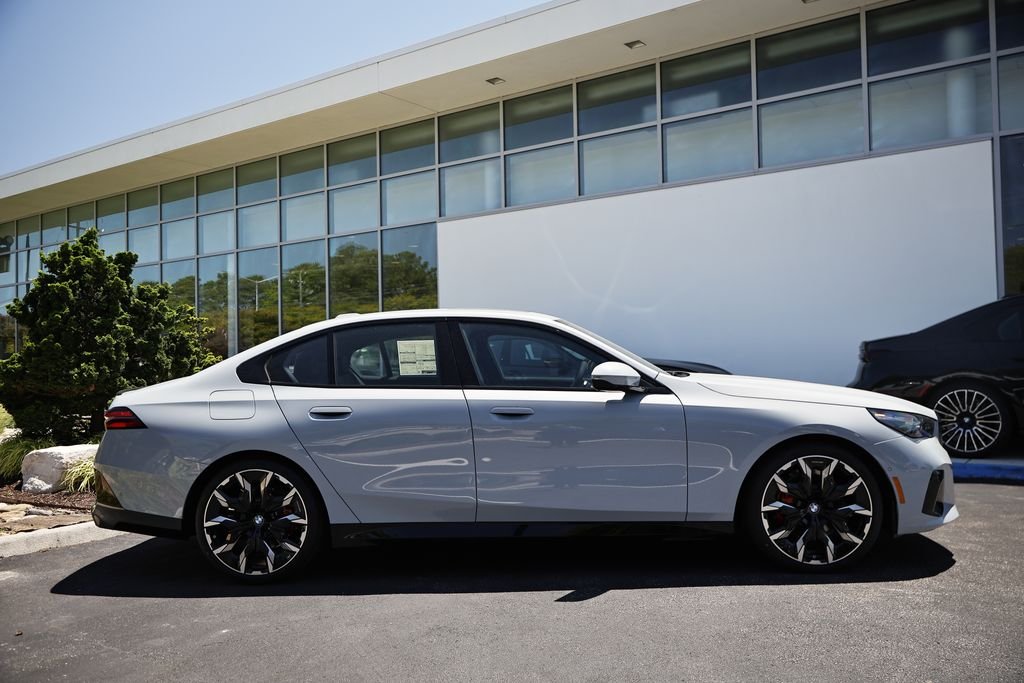 New 2027 Brooklyn Grey Metallic BMW 530i xDrive image 4