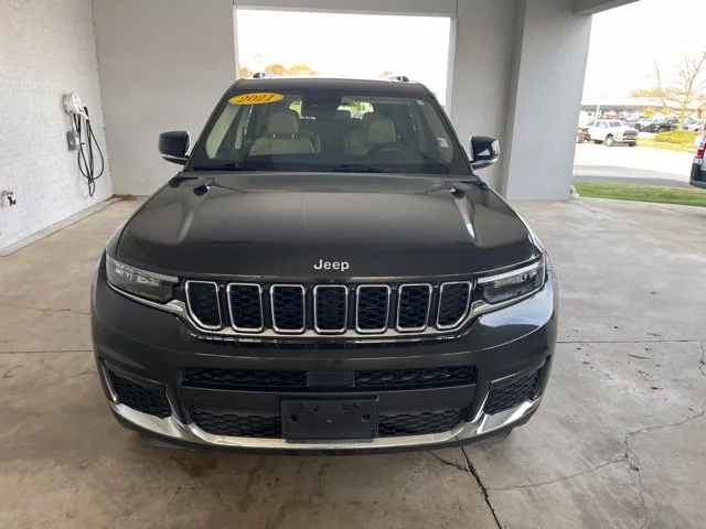 Used 2021  Jeep Limited image 4