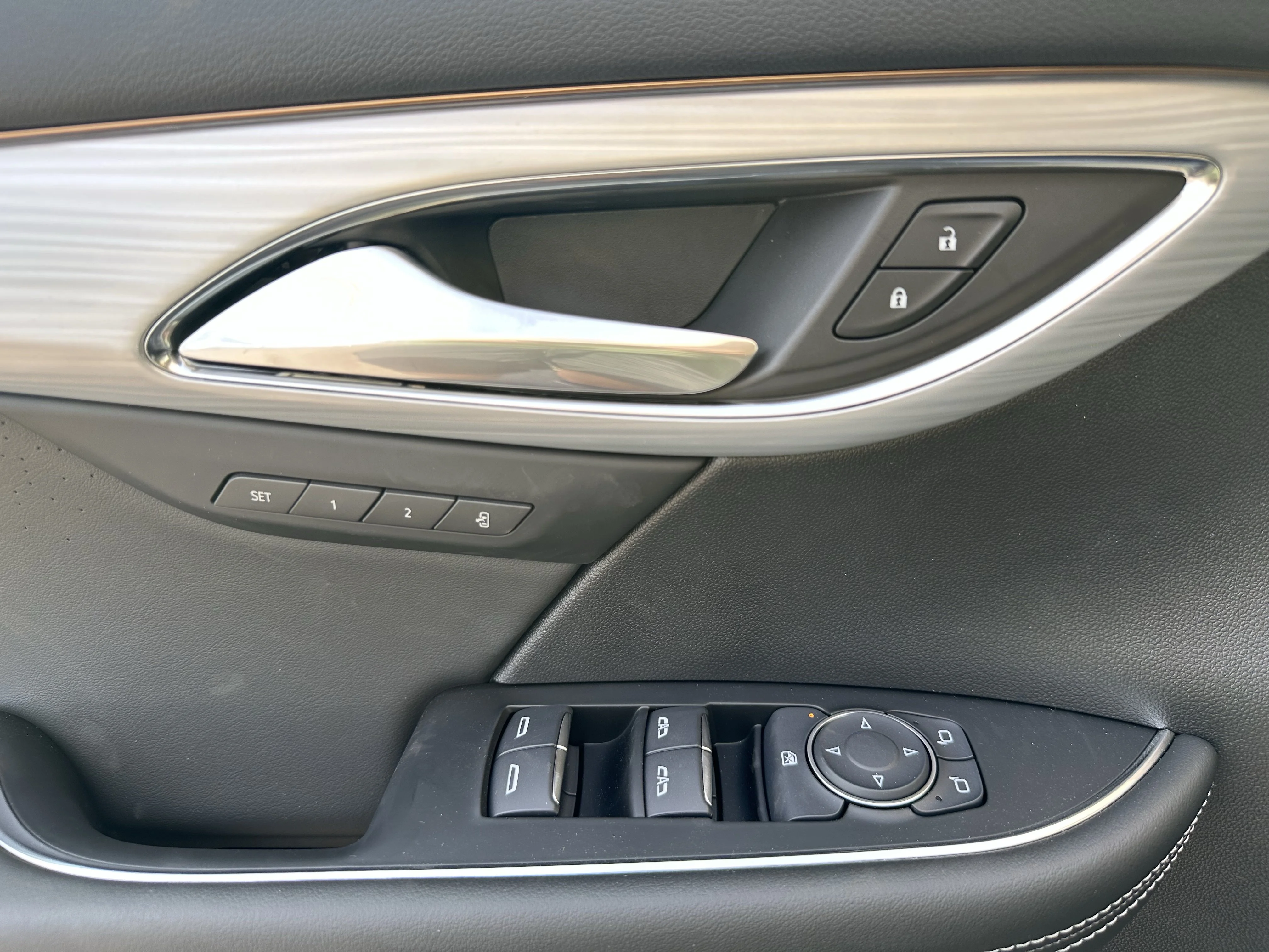 New 2026 Quartz Blue Metallic Buick Avenir image 9
