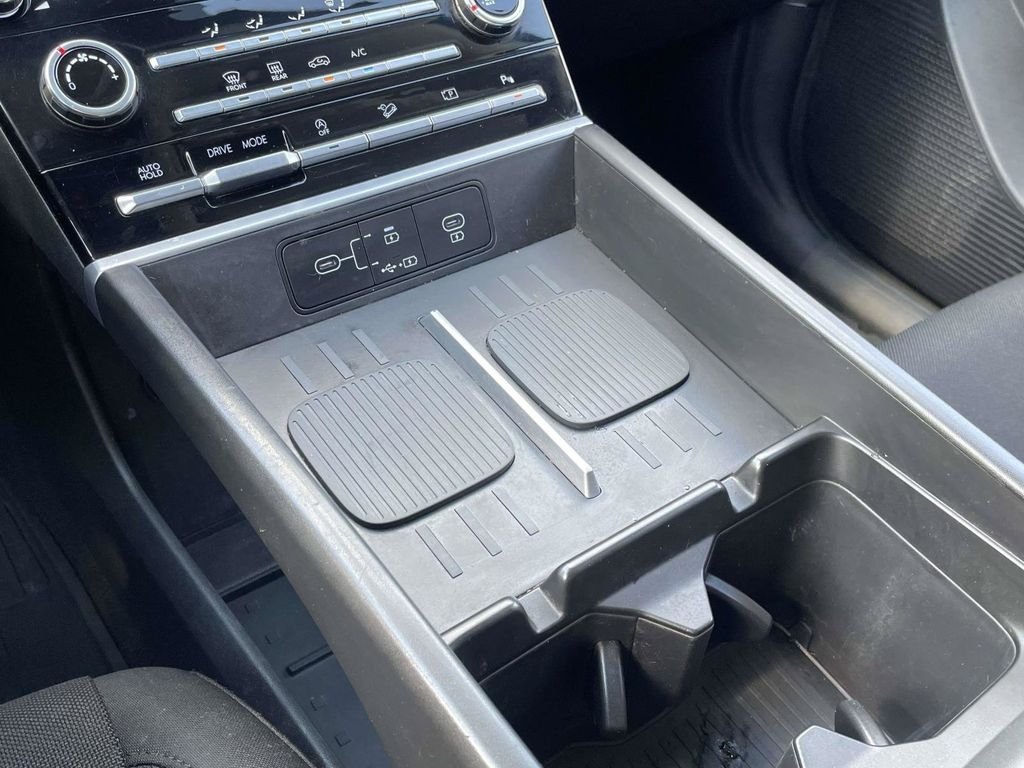 Used 2024 White Hyundai SE image 19