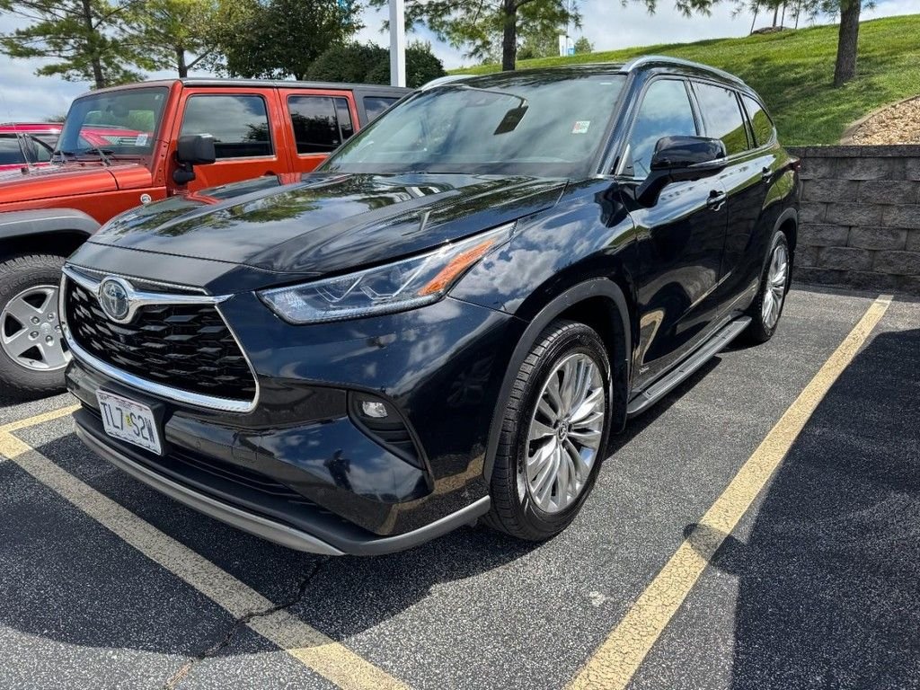 Used 2024 Black Toyota Platinum image 3