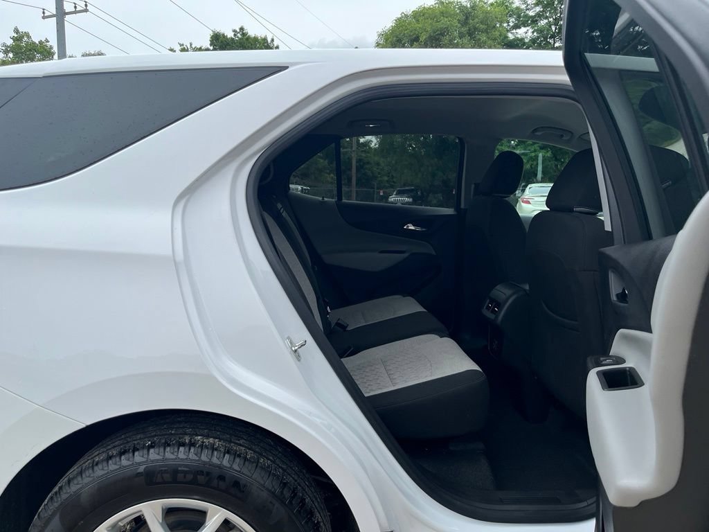 Used 2024 Summit White Chevrolet LT image 31