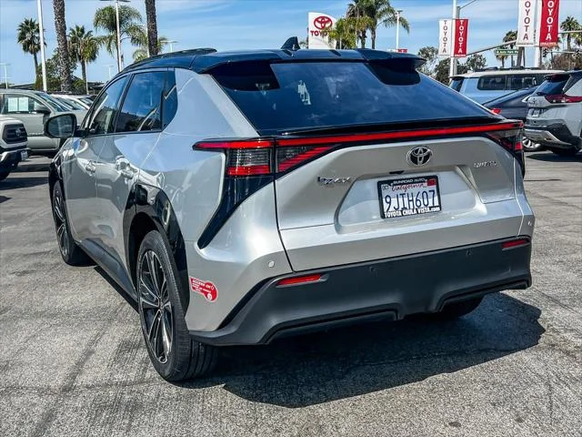 Certified Used 2023 ELEMENTAL SILVER MET Toyota  image 4