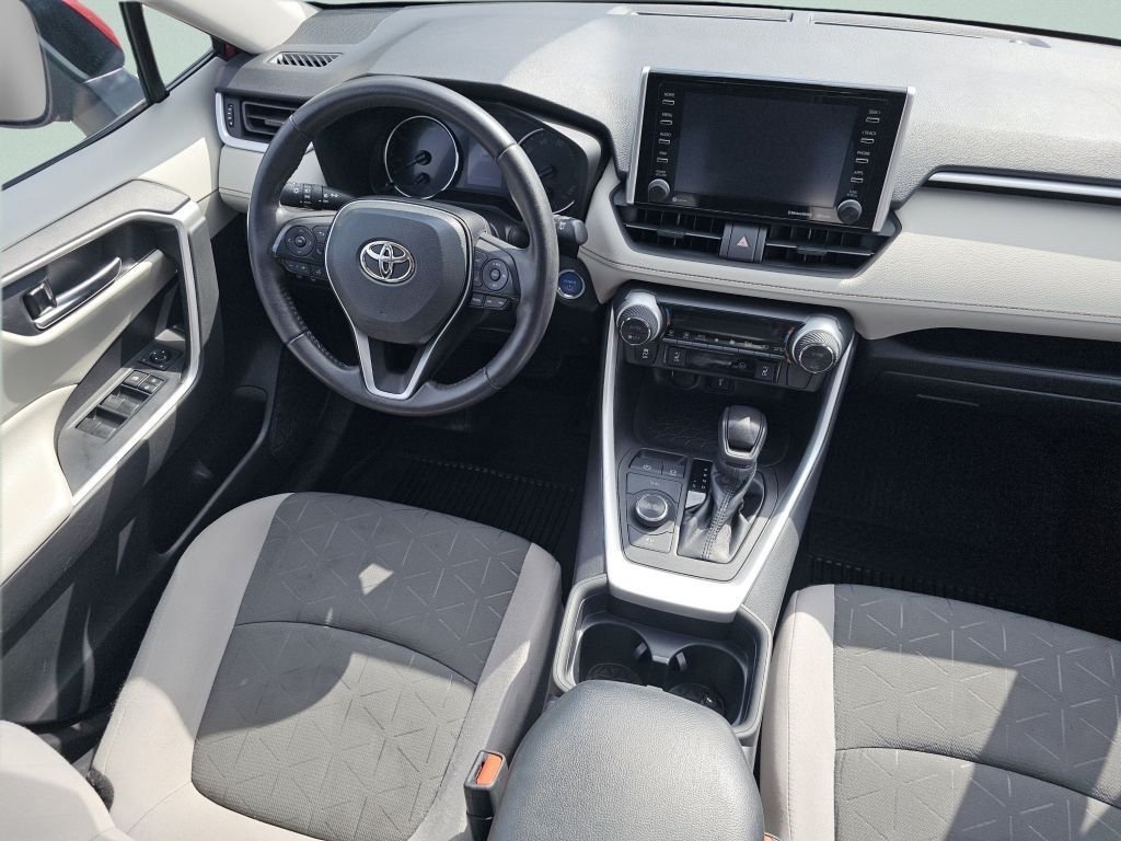 Used 2021 Pearl Toyota Hybrid XLE image 29