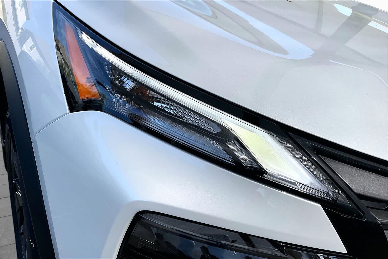 New 2026 Everest White Pearl TriCoat Nissan SV image 18