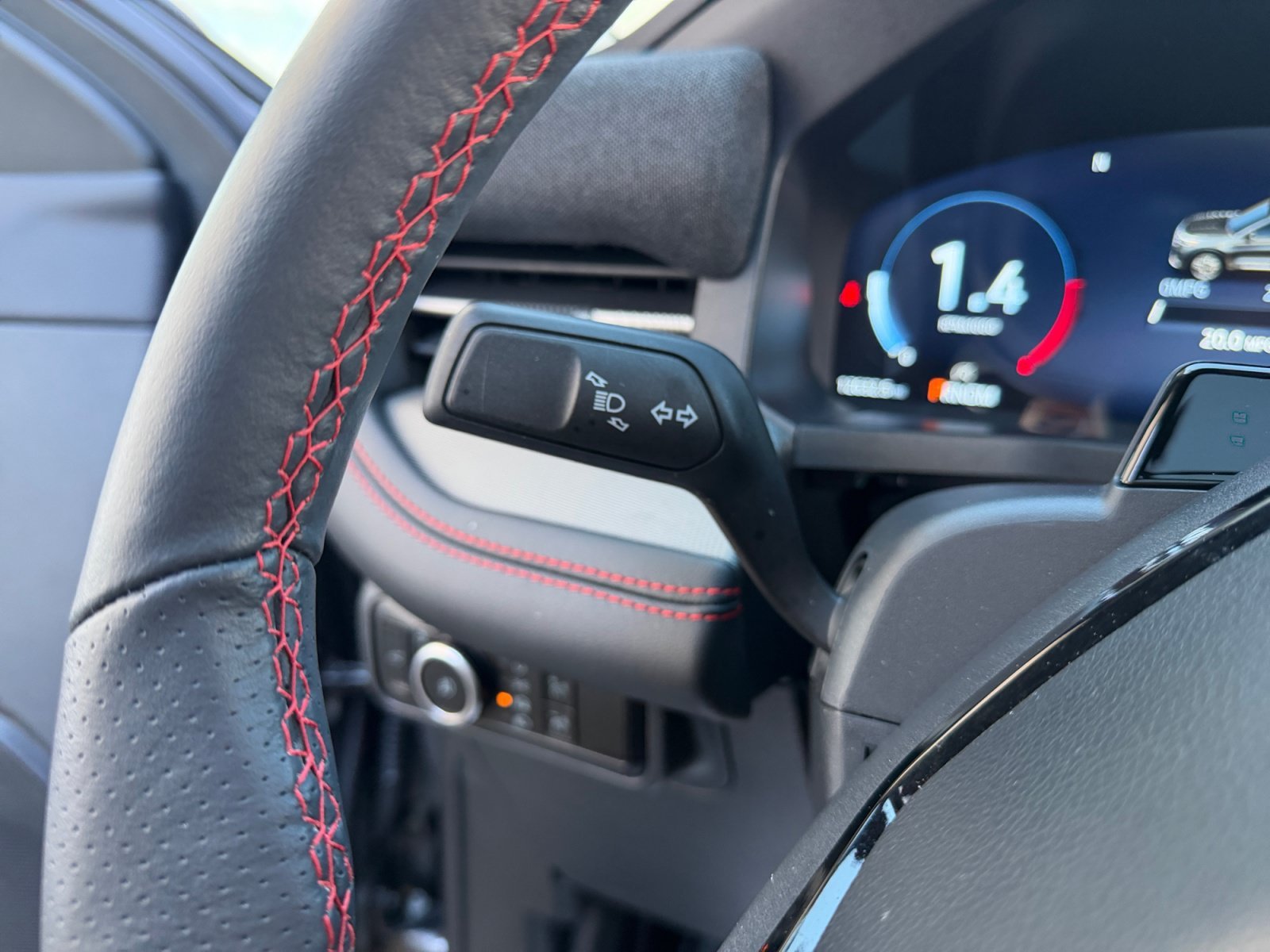 2025 Ford Explorer ST - Photo 13
