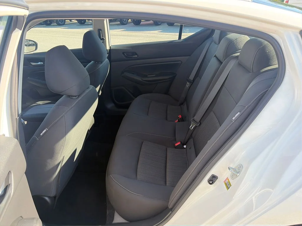 Used 2025 White Nissan 2.5 SV image 24