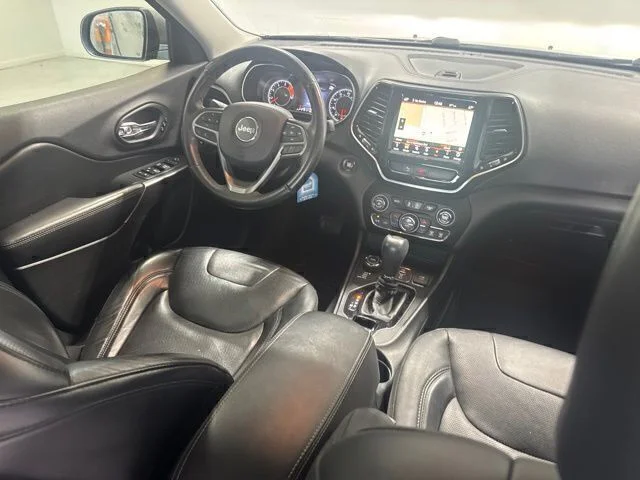 Used 2019 Silver Jeep Limited image 23