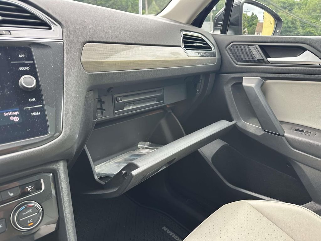 Used 2019 Black Volkswagen 2.0T SE image 19