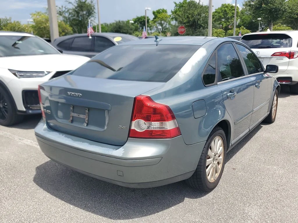 Used 2004 Green Volvo 2.4i image 8