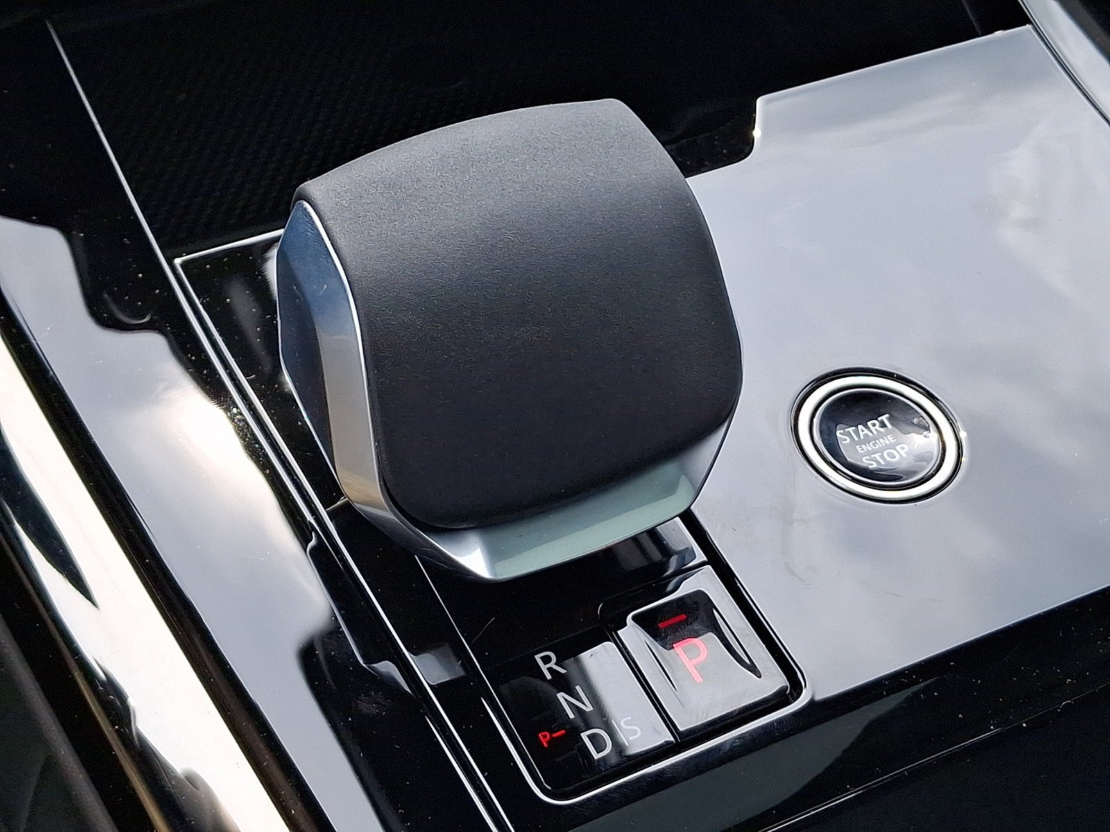 New 2026 Fuji White Land Rover SE image 12