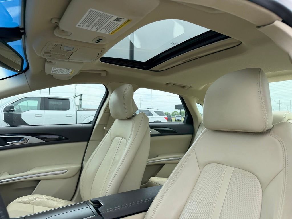 Used 2014 White Lincoln Base image 14