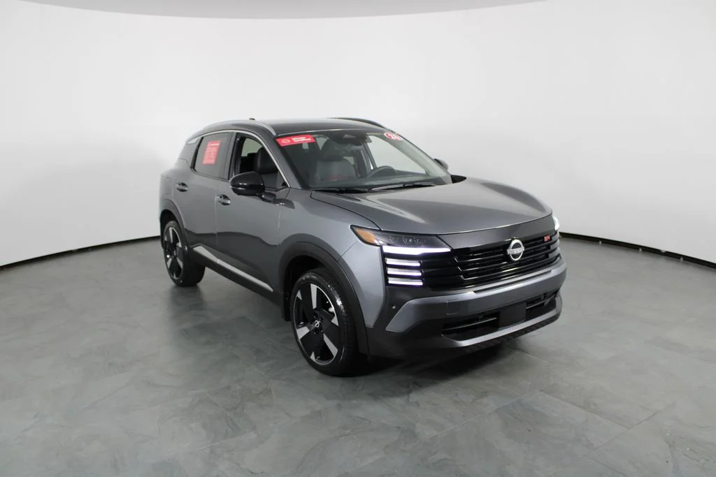Certified Used 2026 Gray Nissan SR image 4