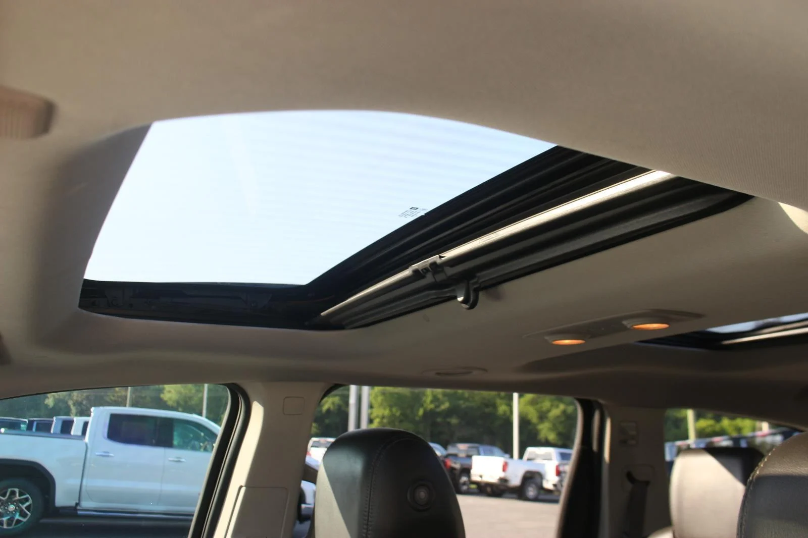 Used 2016 MOSAIC BLACK METALLIC Chevrolet LTZ image 31