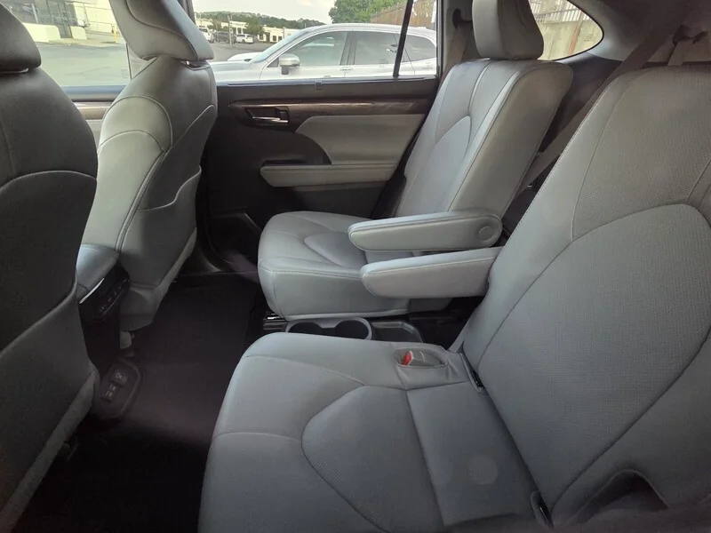 Used 2022 Celestial Silver Metallic TOYOTA LIMITED image 10