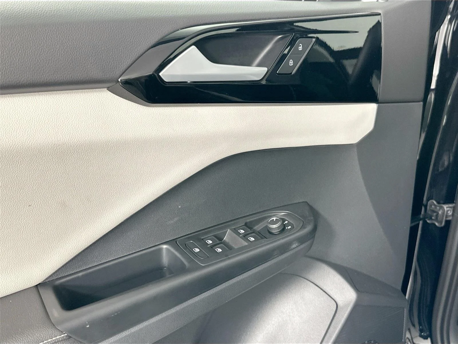 2025 Volkswagen Taos S - Photo 13