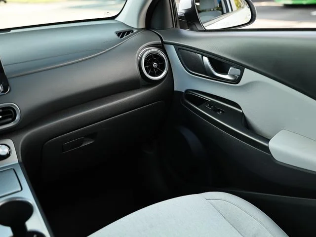 Used 2023 Lunar White Hyundai SEL image 29