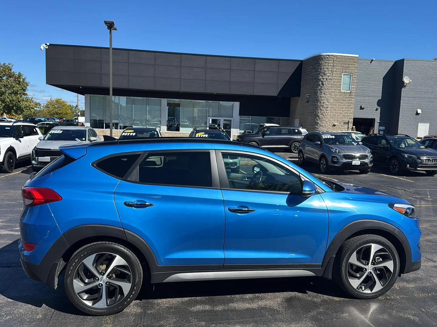 Used 2017 Caribbean Blue Hyundai Limited image 10