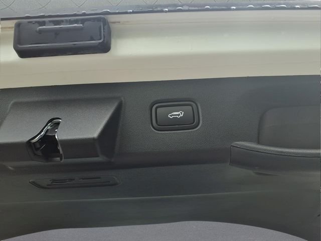 New 2026 White Hyundai SEL Premium image 11