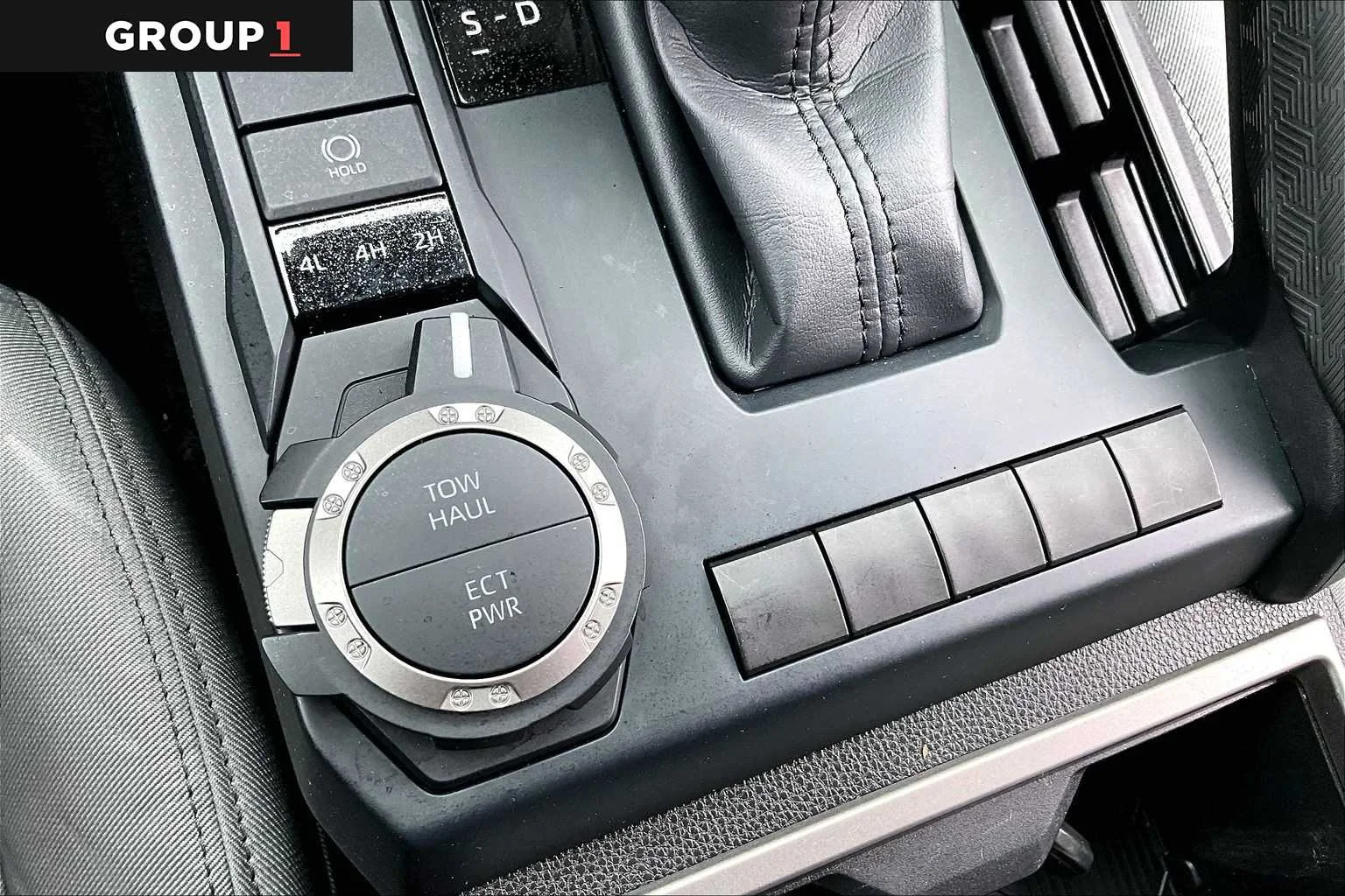2025 Toyota Tacoma SR5 - Photo 34