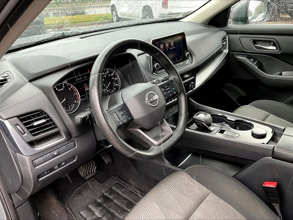 Used 2025 Gray Nissan SV image 8