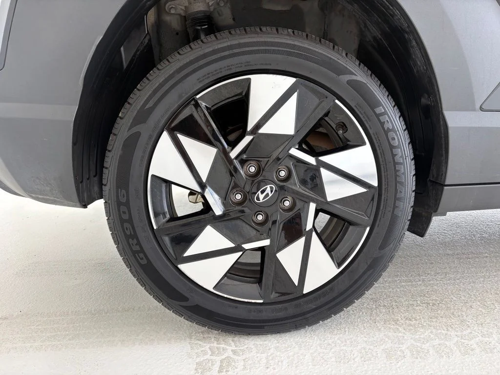 Used 2024 Black Hyundai SEL image 20