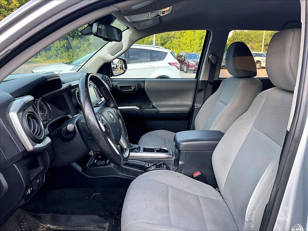 Used 2019 Silver Toyota SR5 image 4