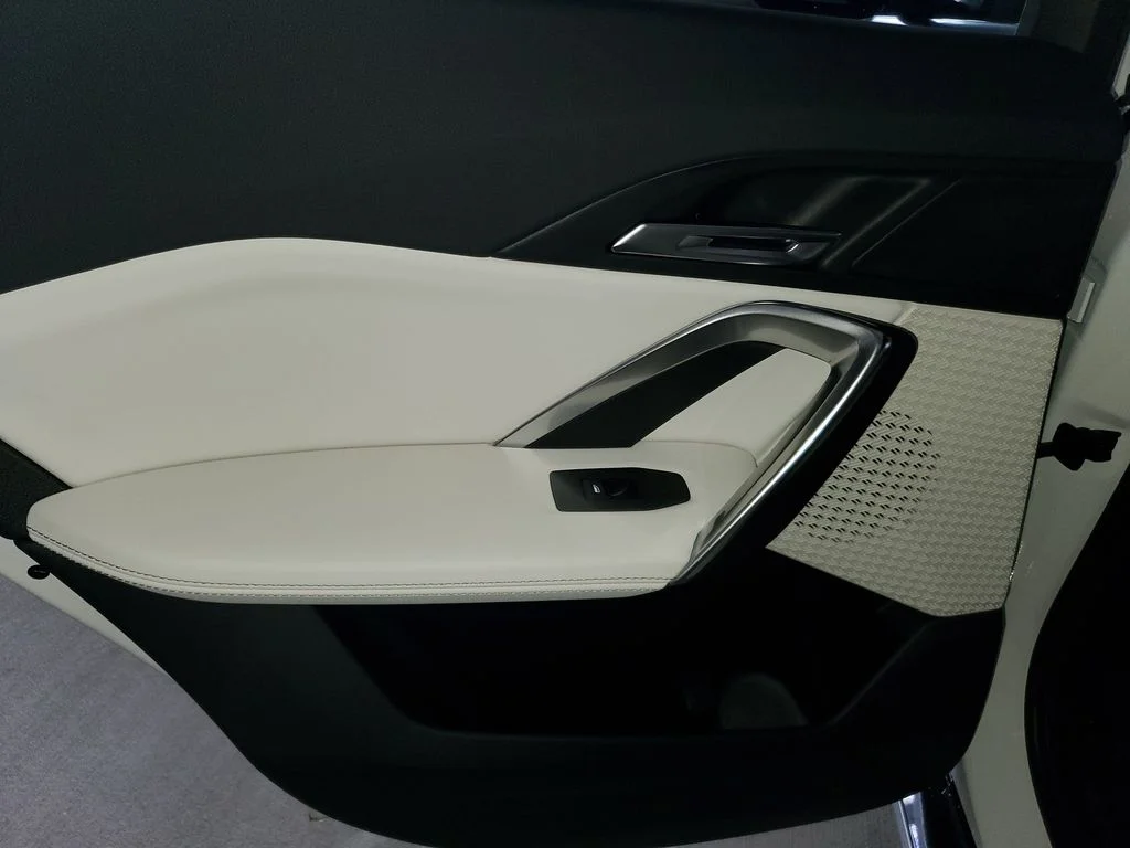 New 2027 Alpine White BMW xDrive28i image 9