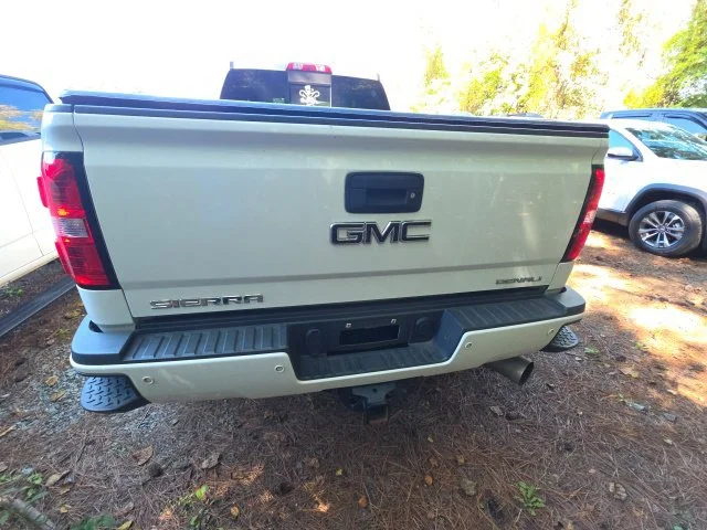 Used 2019 White GMC Denali image 6