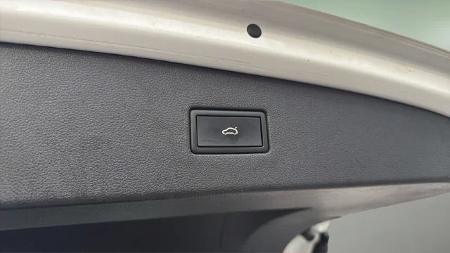 Used 2024  Volkswagen 2.0T SE image 33