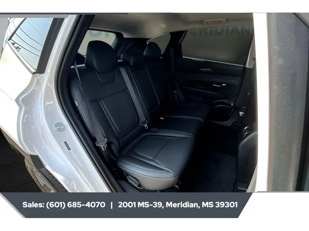 Used 2025 SERENITY WHITE PEARL Hyundai SEL Convenience image 8