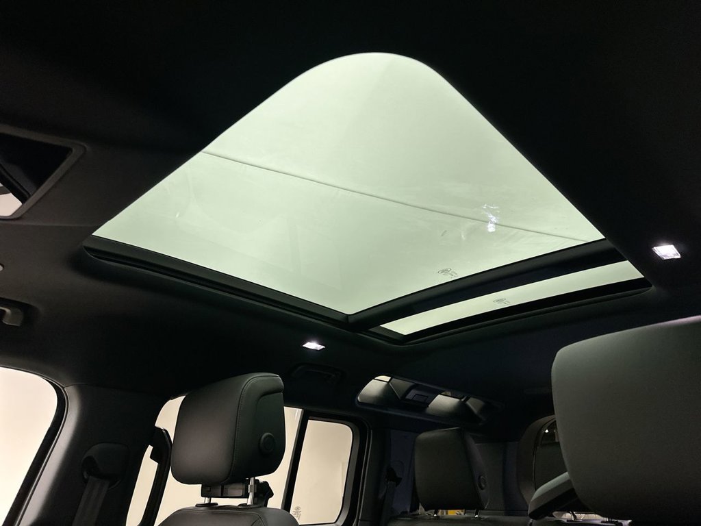 New 2026 Woolstone Green Land Rover X-Dynamic SE image 11