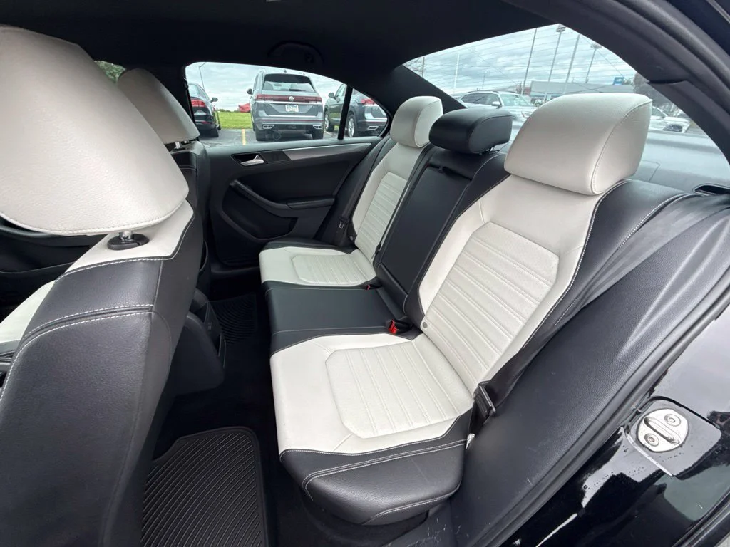 Used 2016 Black Uni Volkswagen 1.8T Sport image 20