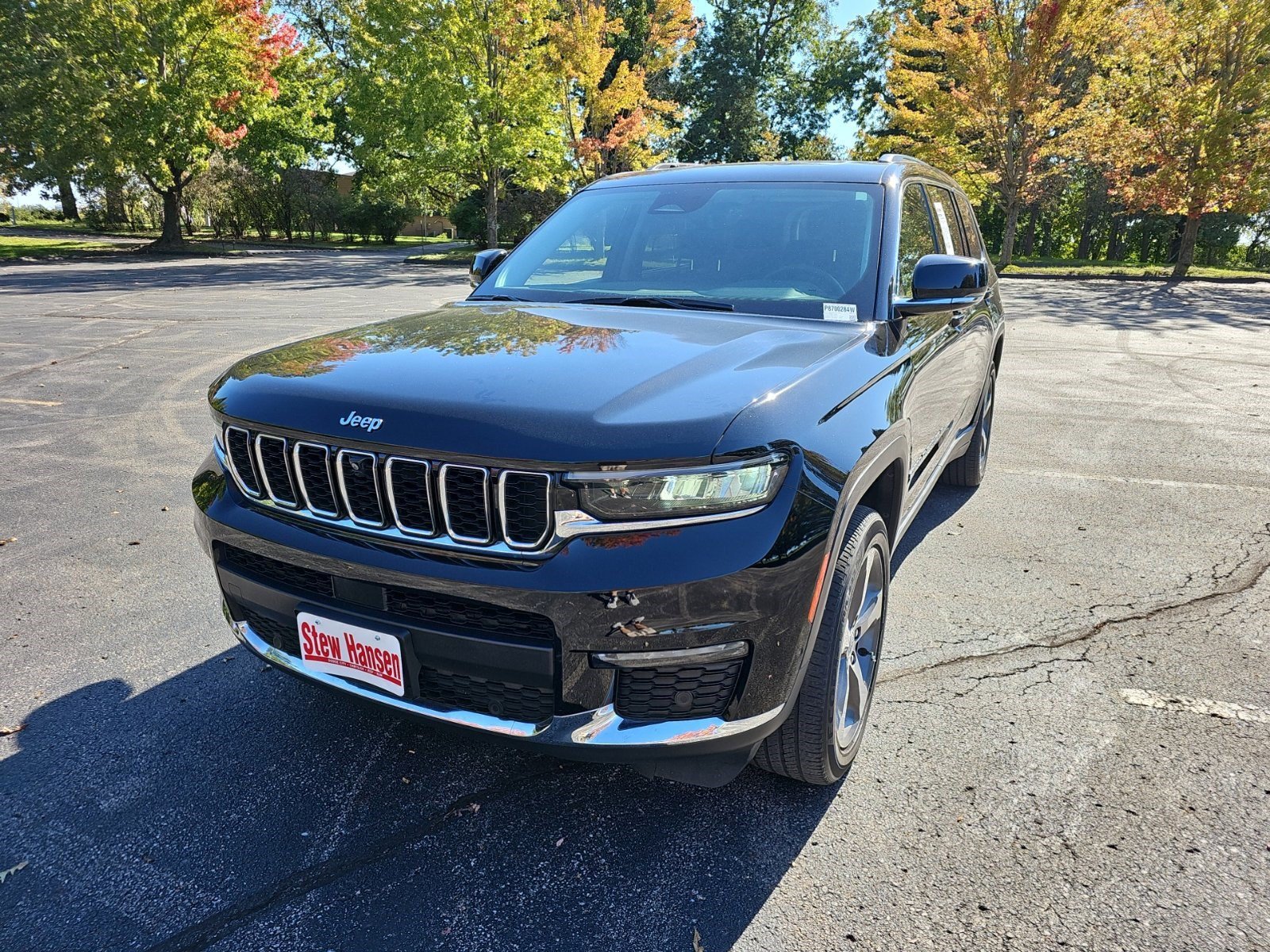 Certified Used 2023 Diamond Black Crystal Pearlcoat Jeep Limited image 2