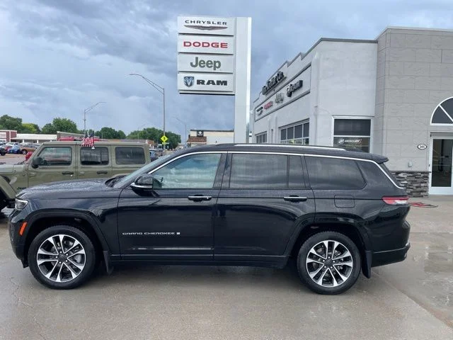 2023 Jeep Grand Cherokee L Overland 4x4's photo