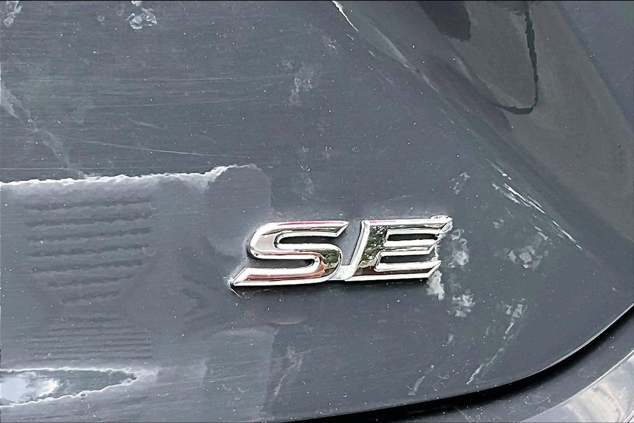 Used 2025  Toyota SE image 21