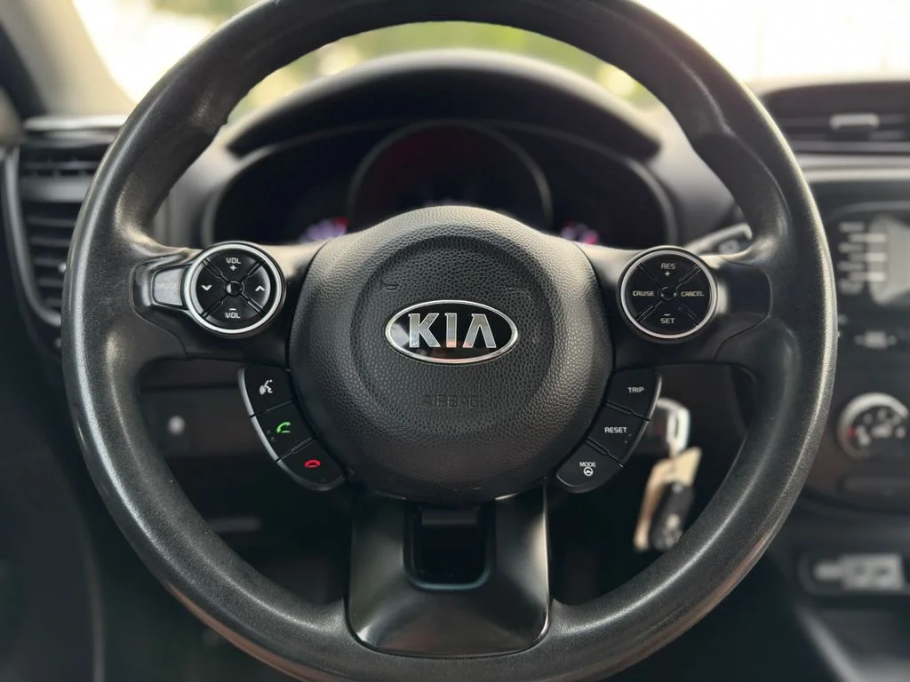 Used 2014 Alien II Kia Base image 17