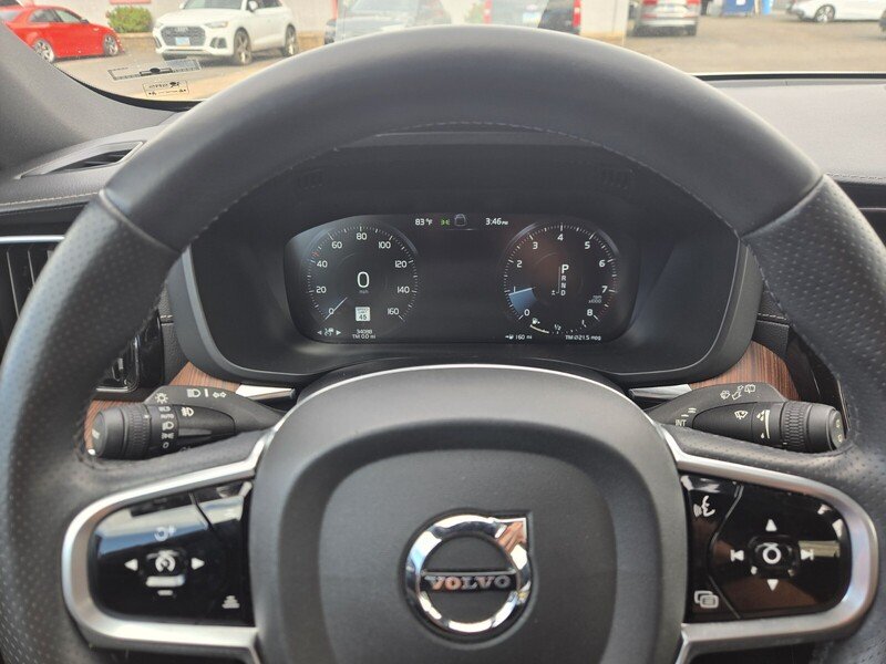 Used 2019 White Volvo T6 Inscription image 9