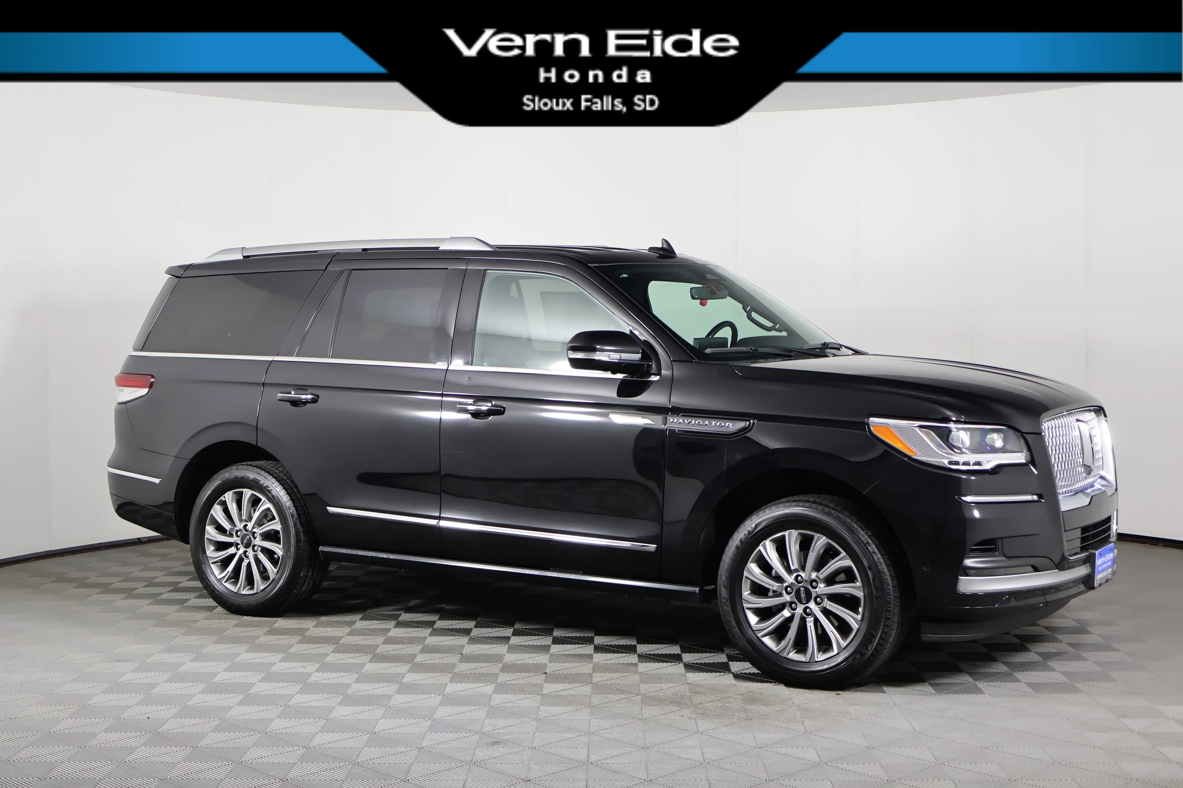 Pre-Owned 2024 Lincoln Navigator for sale in Sioux Falls, SD