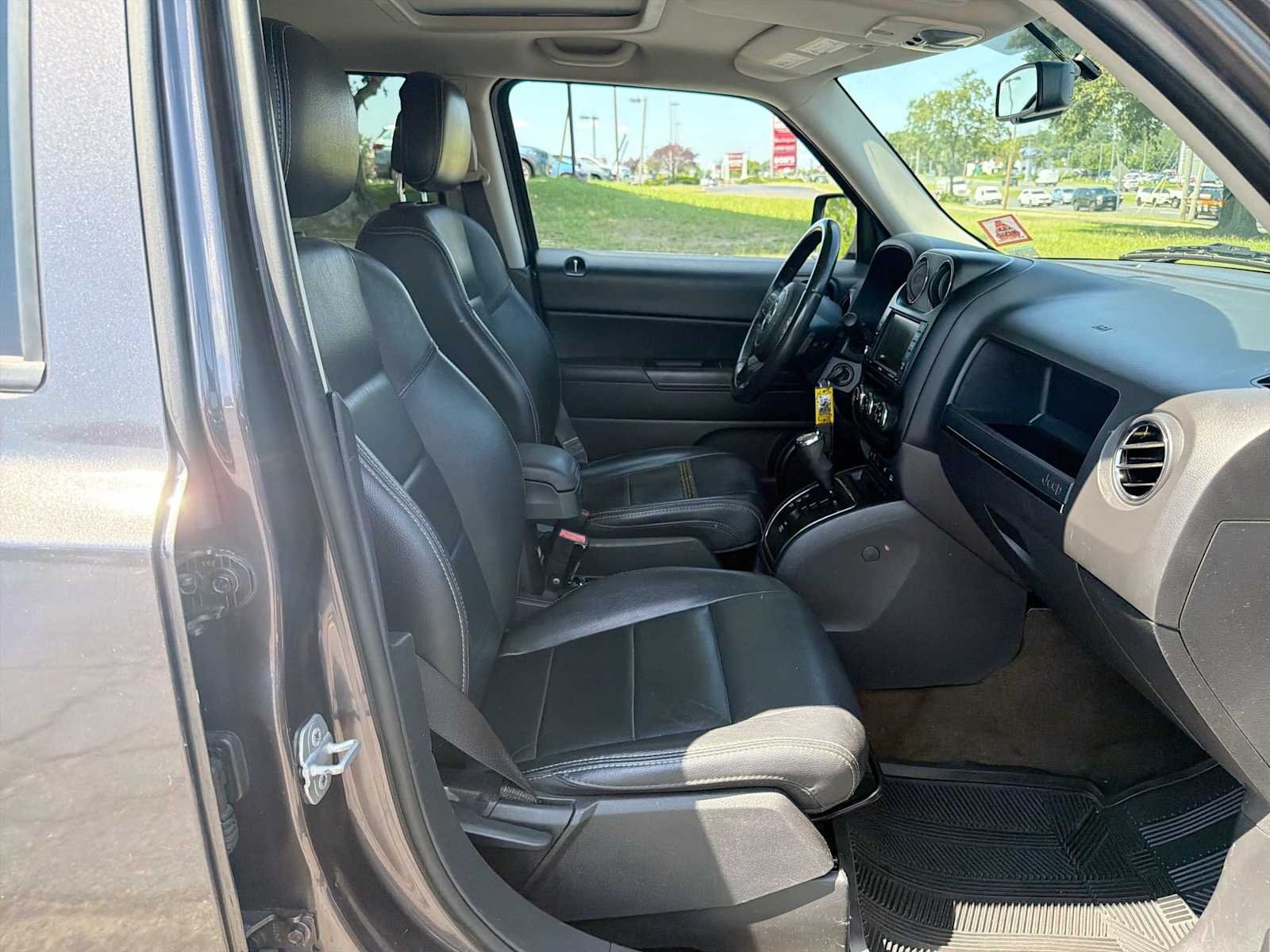 Used 2016 Granite Crystal Metallic Clearcoat Jeep High Altitude Edition image 15