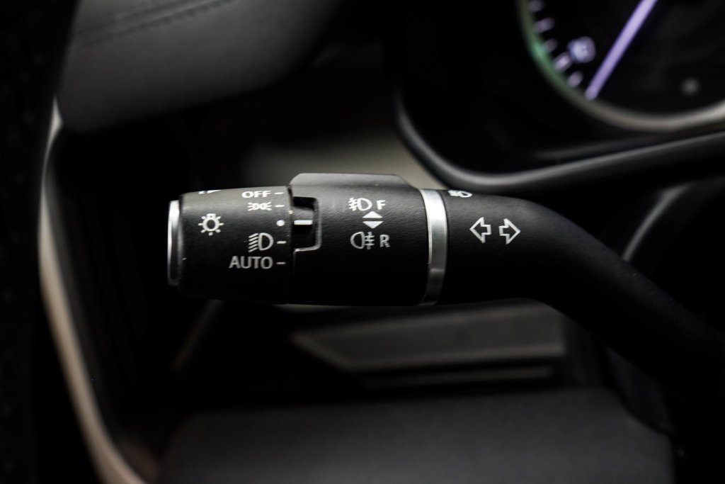Used 2023 Gray Land Rover SE image 41