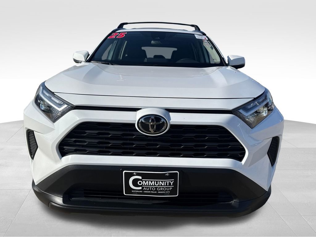 2025 Toyota RAV4 XLE - Photo 9