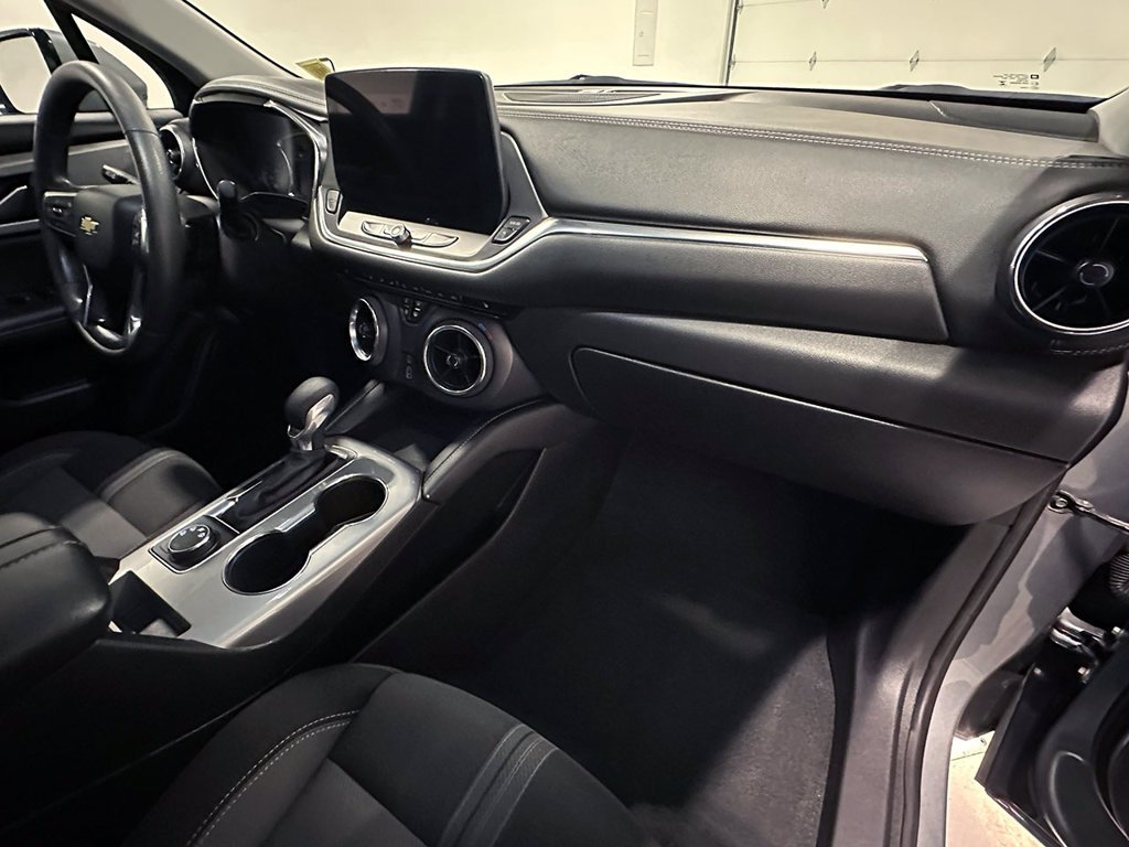 Used 2025 Gray Chevrolet LT image 26