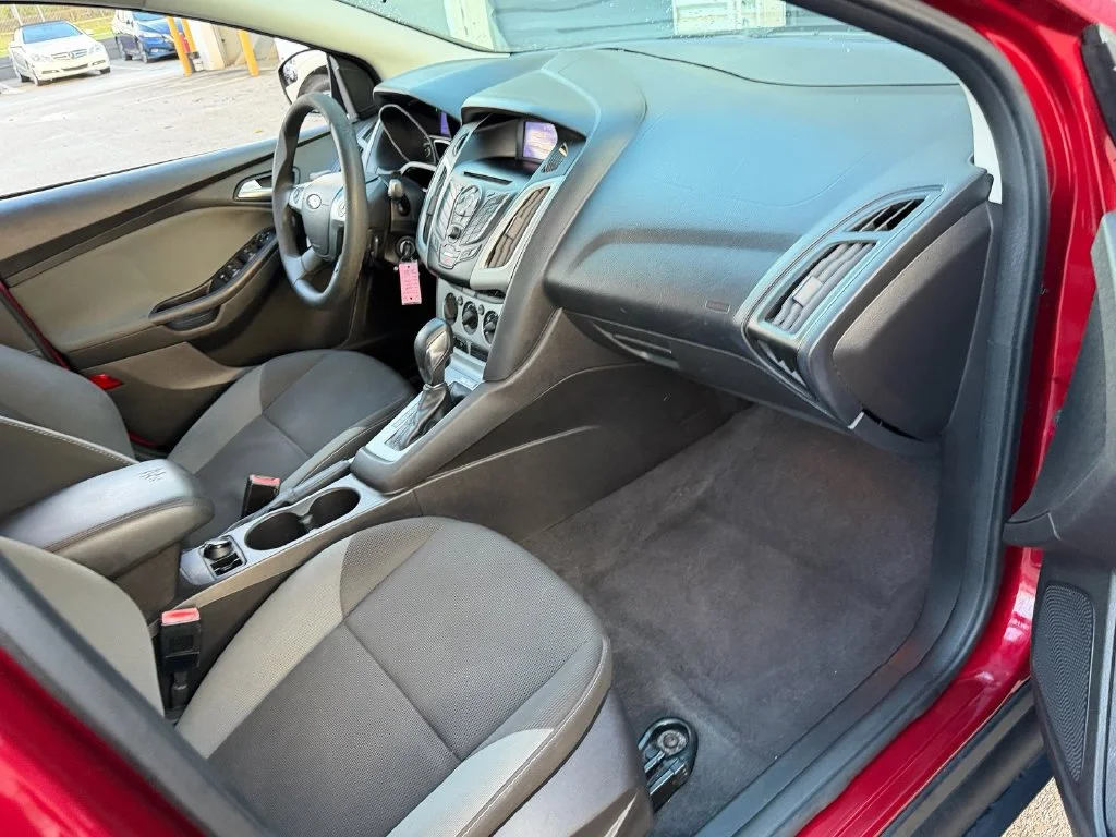 Used 2013 Ruby Red Metallic Ford SE image 17