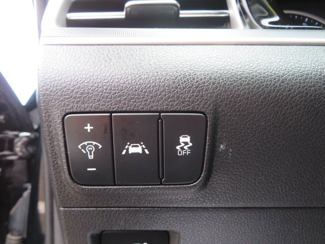 Used 2021 Ebony Black Kia LXS image 32