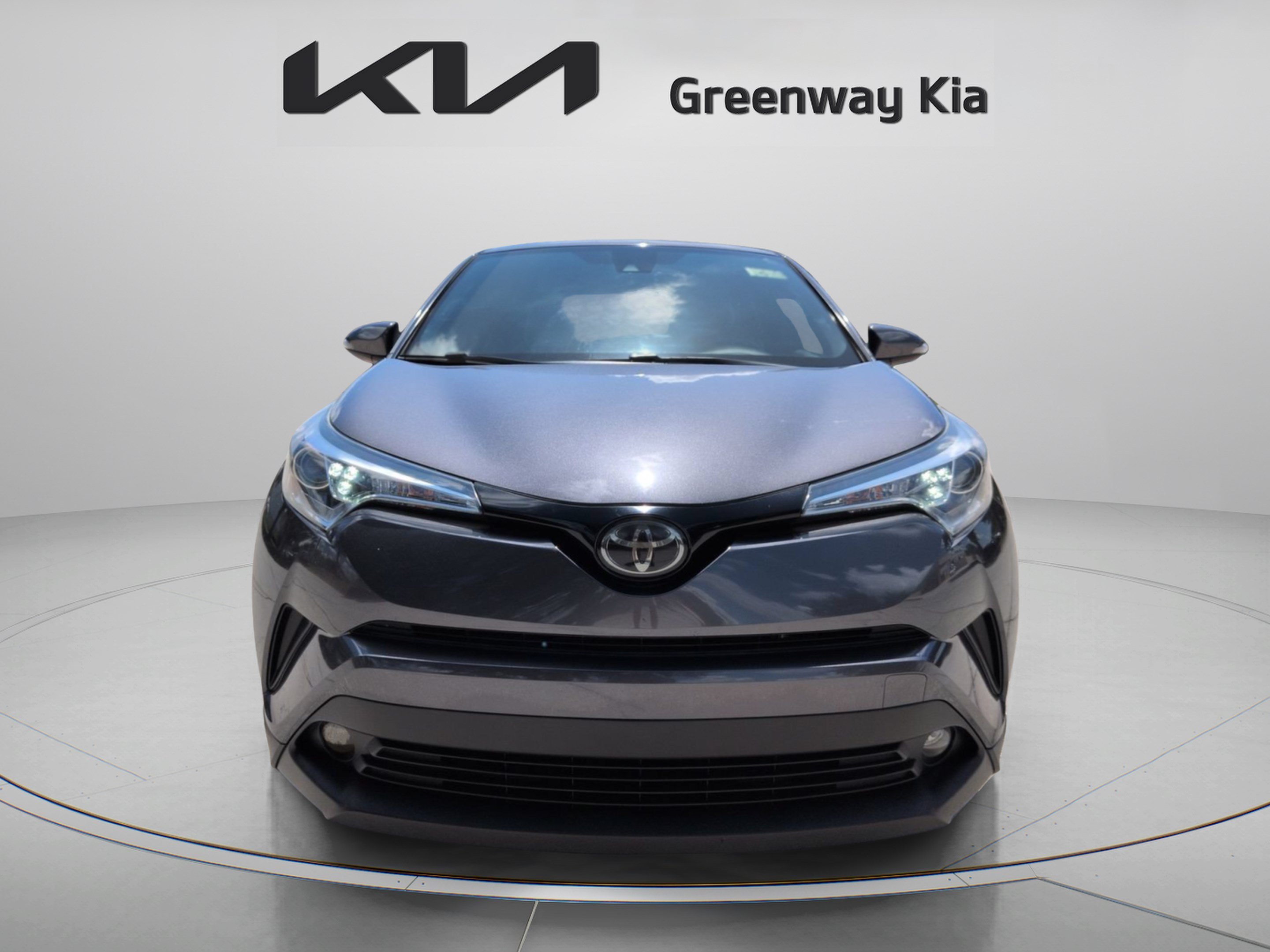 Used 2019 Magnetic Gray Metallic Toyota XLE image 10