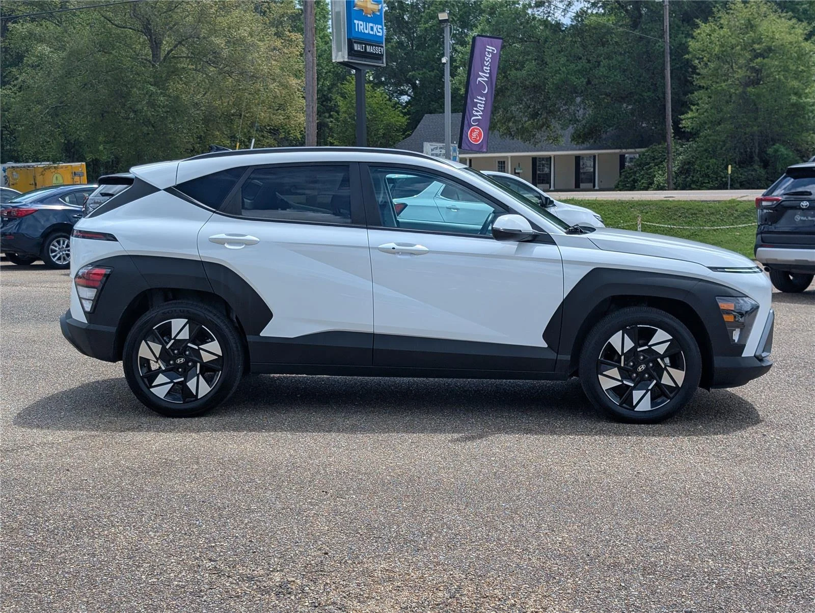 2025 Hyundai Kona SEL - Photo 6